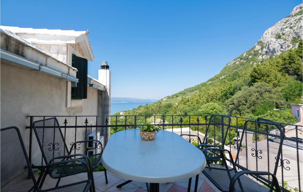 Awesome Home In Baska Voda With 2 Bedrooms And Wifi