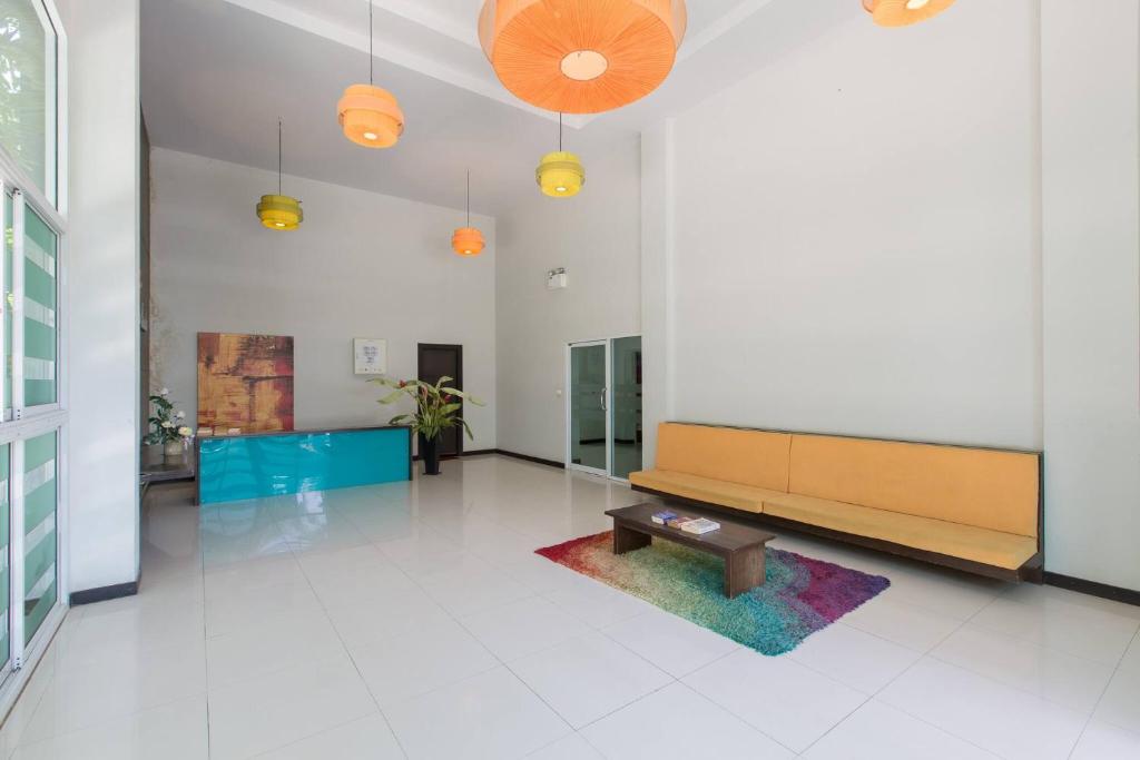 Kris - Modern Spacious 2 Bedrooms Condo With Pool - Tap to explore photos