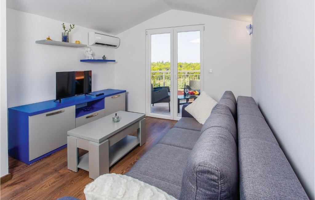 Nice Apartment In Makarska With 1 Bedrooms And Wifi photo 1