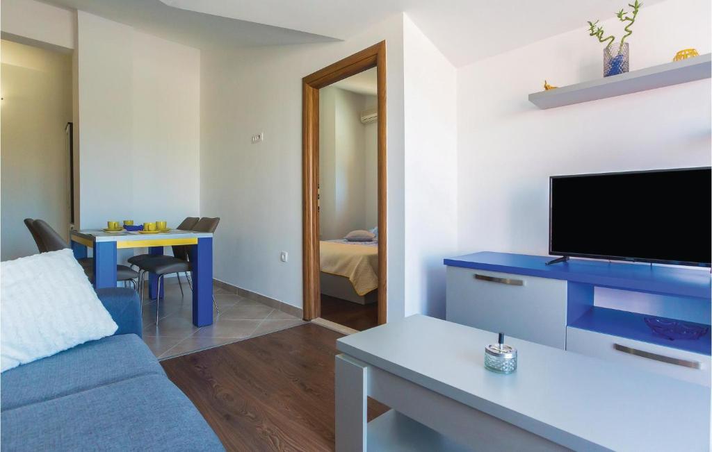 Nice Apartment In Makarska With 1 Bedrooms And Wifi photo 3