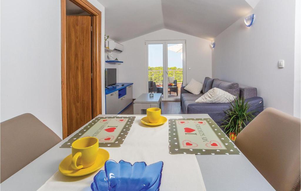 Nice Apartment In Makarska With 1 Bedrooms And Wifi photo 4