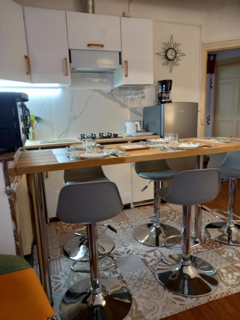 L'OCCITANE appartement climatisé centre ville wifi netflix inclus photo 4