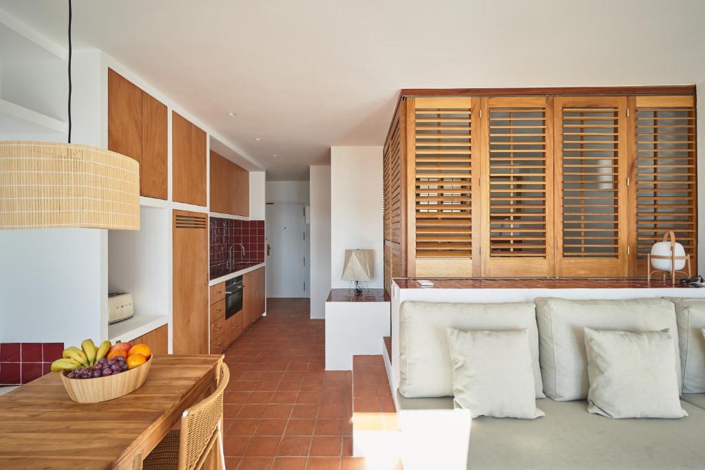 Beachfront SUITE in CADAQUES center - Tap to explore photos