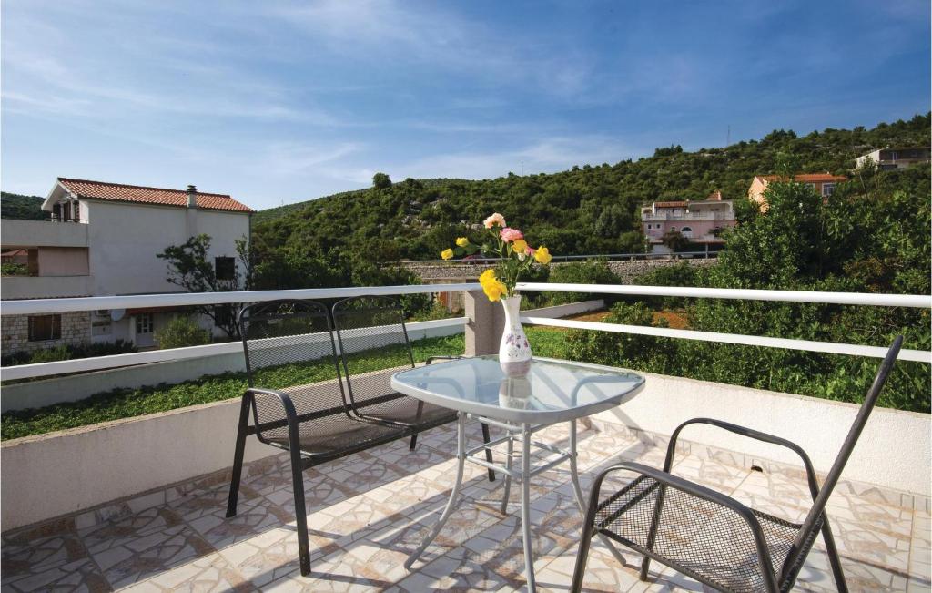Nice Apartment In Poljica With 2 Bedrooms And Wifi
