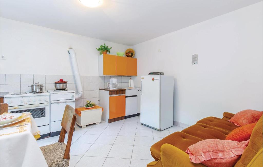 Amazing Apartment In Drivenik With 2 Bedrooms And Wifi photo 3