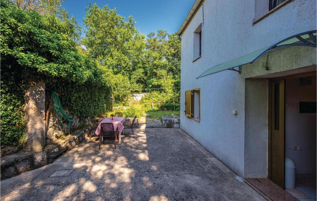 Amazing Apartment In Drivenik With 2 Bedrooms And Wifi photo 4