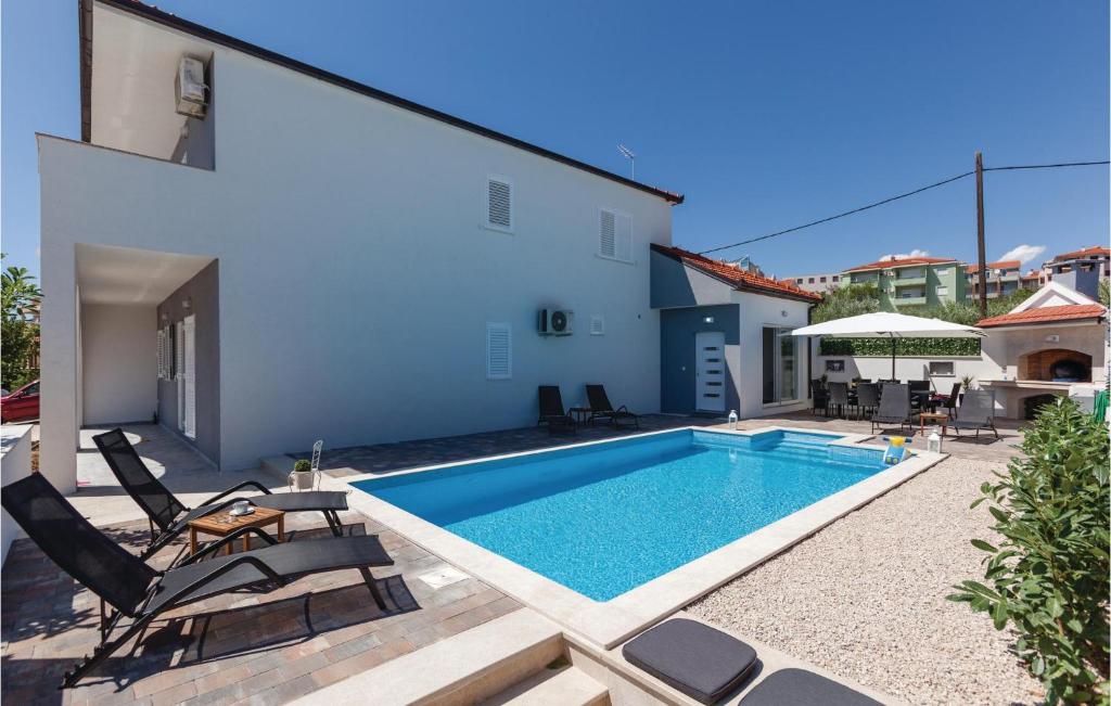 Amazing Apartment In Split With 3 Bedrooms, Wifi And Outdoor Swimming Pool photo 2