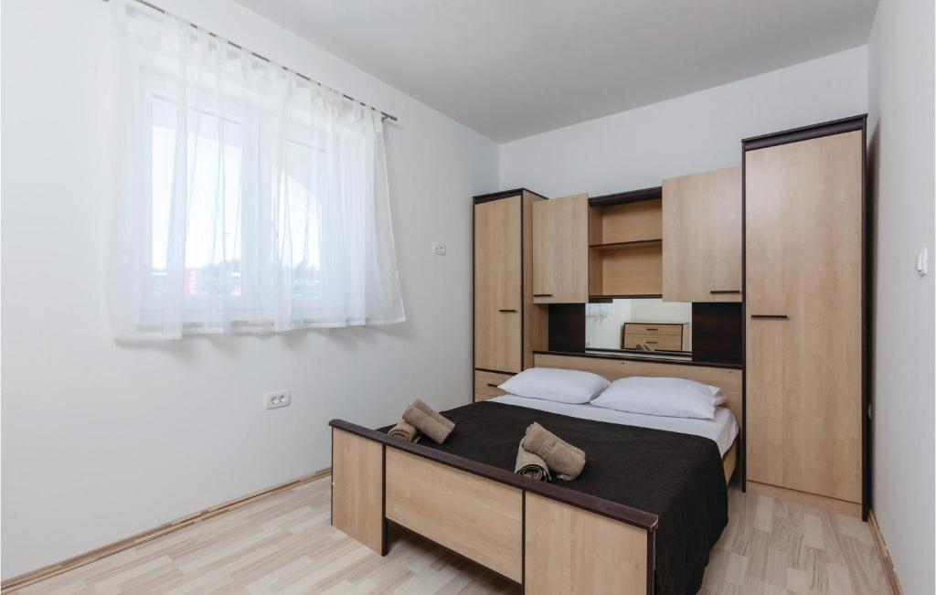 Amazing Apartment In Split With 3 Bedrooms, Wifi And Outdoor Swimming Pool photo 3