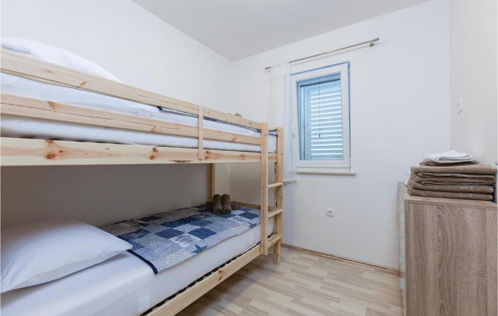 Amazing Apartment In Split With 3 Bedrooms, Wifi And Outdoor Swimming Pool photo 4