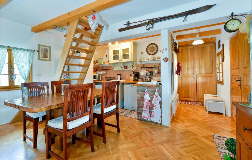 Amazing Home In Krapinske Toplice With 2 Bedrooms, Wifi And Outdoor Swimming Pool photo 3