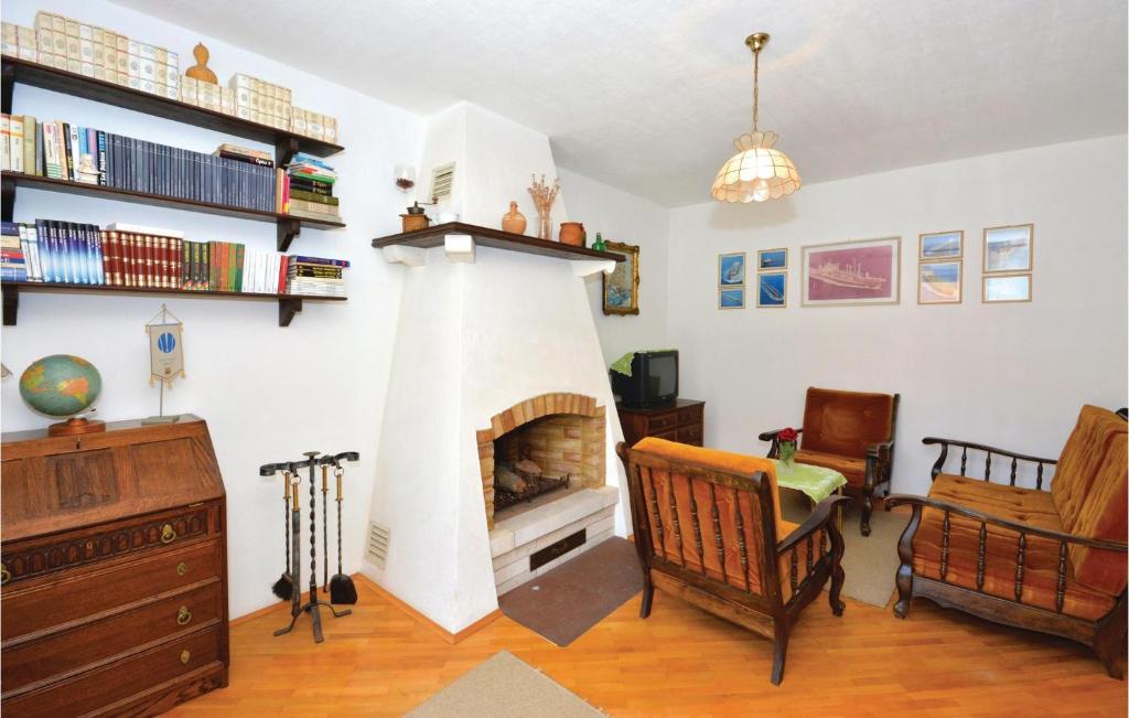 Nice Apartment In Stari Grad With 3 Bedrooms And Wifi photo 1