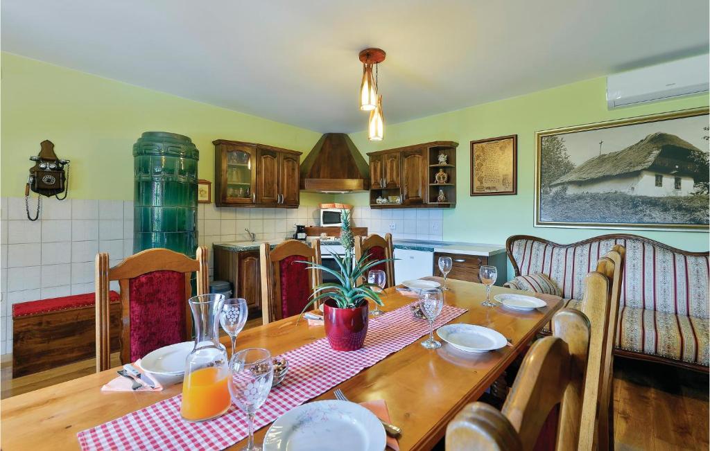 Amazing Home In Vinica With 2 Bedrooms, Sauna And Wifi photo 3