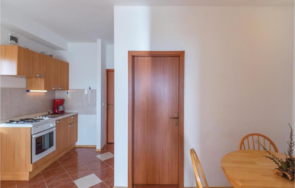 Stunning Apartment In Zivogosce With 2 Bedrooms And Wifi photo 1