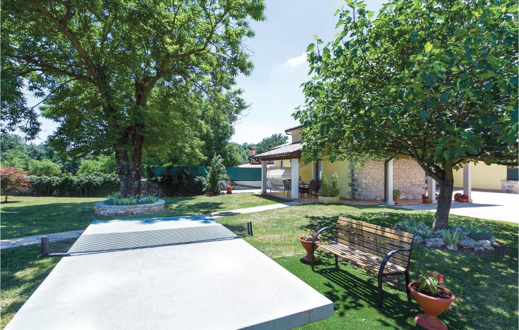Amazing Home In Badnjevari With 2 Bedrooms, Wifi And Outdoor Swimming Pool photo 4