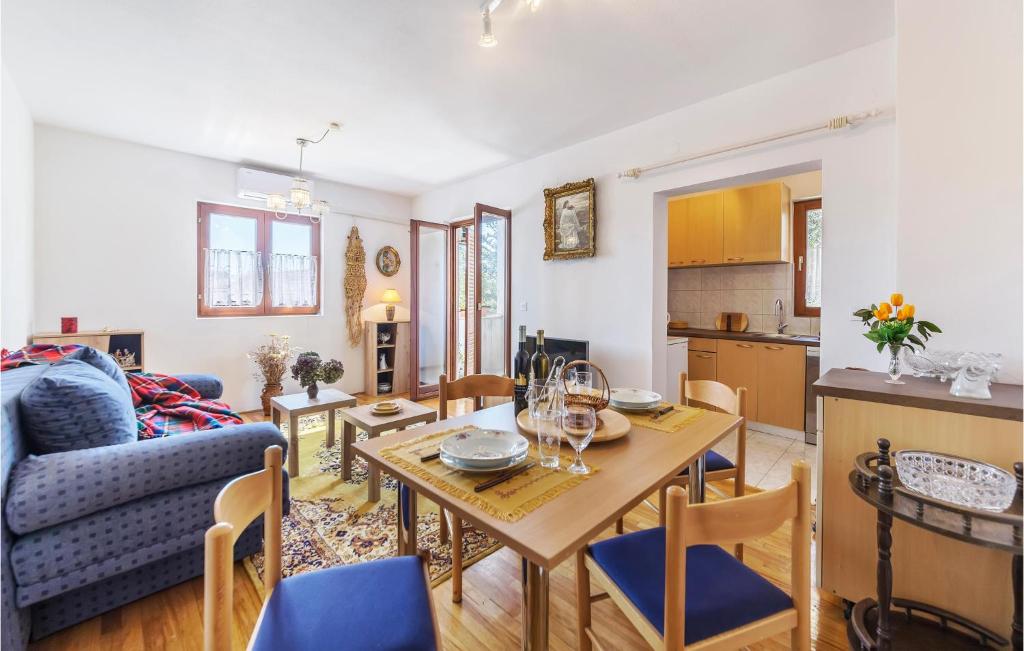 Amazing Apartment In Funtana With 1 Bedrooms And Wifi photo 3