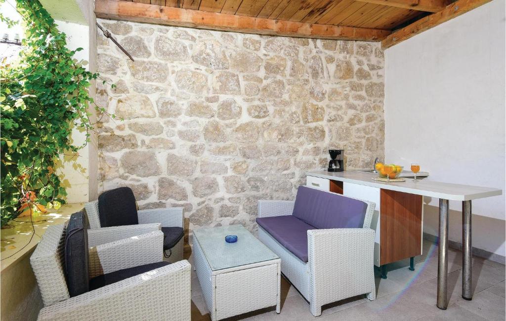 Amazing Home In Zuljana With 4 Bedrooms And Wifi photo 1