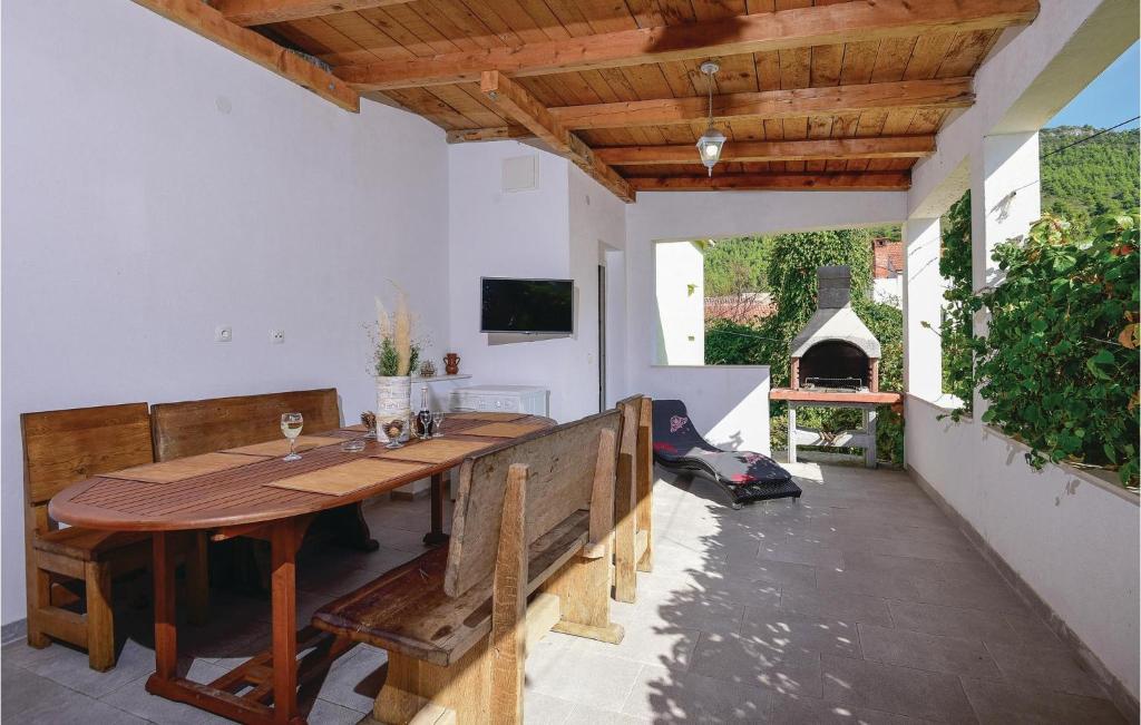 Amazing Home In Zuljana With 4 Bedrooms And Wifi photo 4