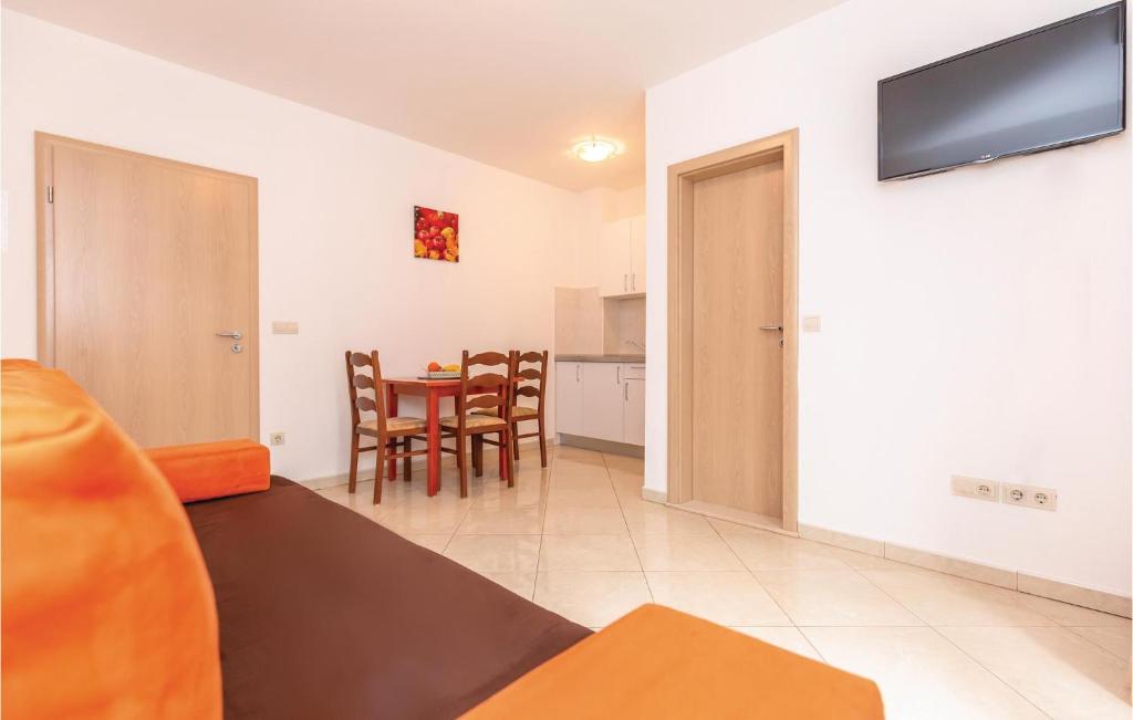 Beautiful Apartment In Baska Voda With 1 Bedrooms And Wifi photo 1
