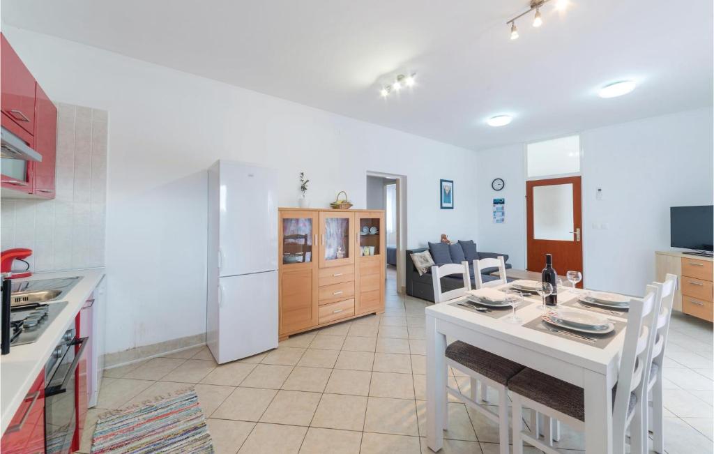 Amazing Apartment In Veli Rat With 2 Bedrooms, Wifi And Outdoor Swimming Pool photo 3