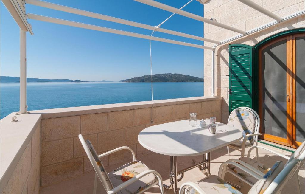 Beautiful Apartment In Okrug Donji With Wifi photo 2