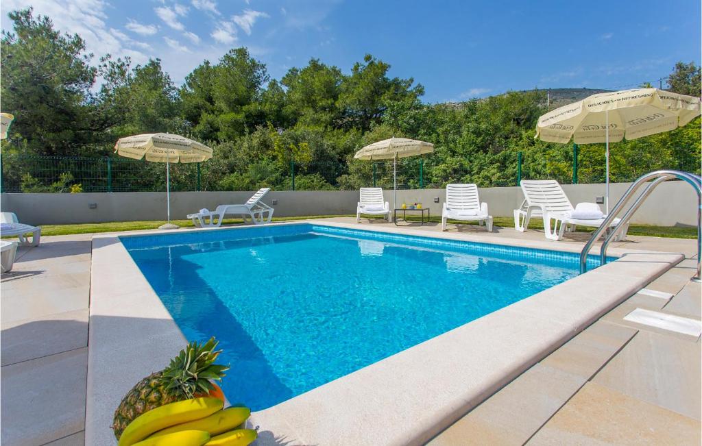 Awesome Home In Seget Donji With 4 Bedrooms, Jacuzzi And Outdoor Swimming Pool photo 1