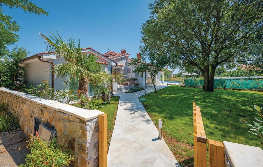 Awesome Home In Vabriga With 4 Bedrooms, Jacuzzi And Outdoor Swimming Pool photo 3