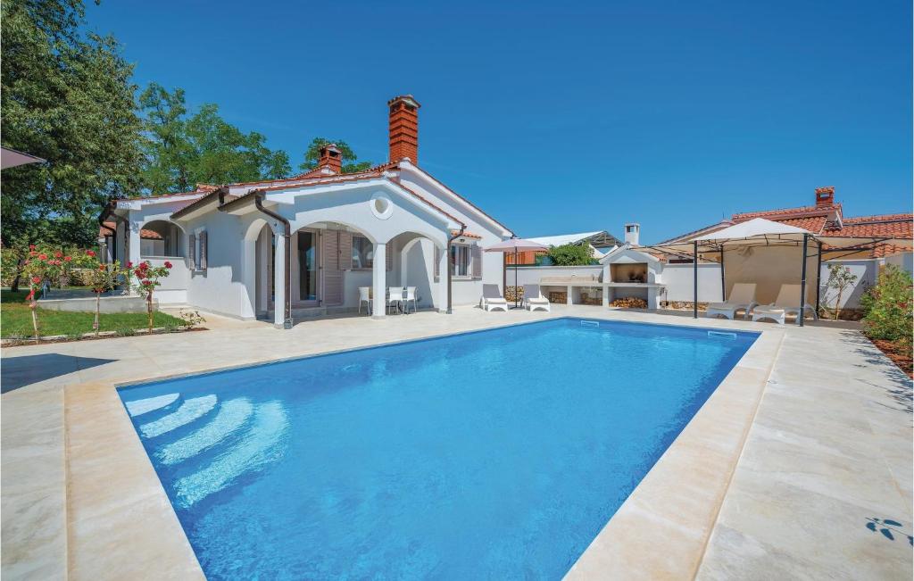Awesome Home In Vabriga With 4 Bedrooms, Jacuzzi And Outdoor Swimming Pool photo 4