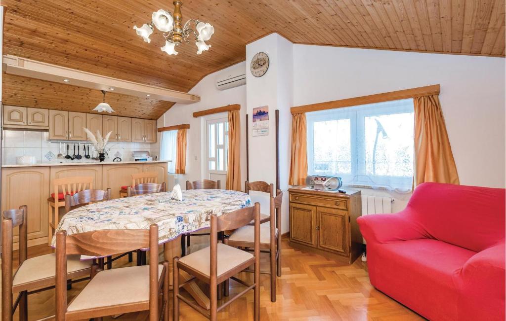Nice Apartment In Brsec With 3 Bedrooms And Wifi photo 2