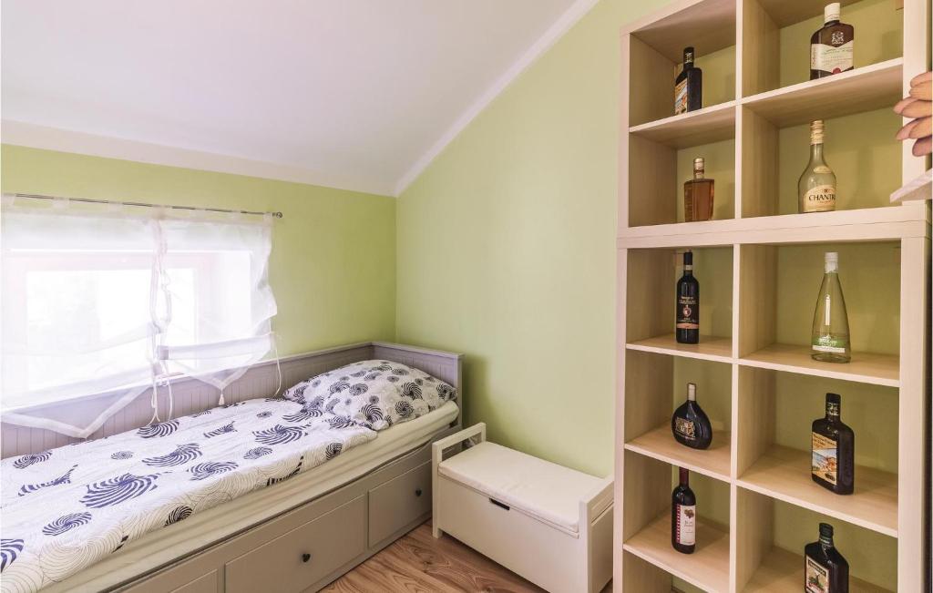 Amazing Home In Pomer With 3 Bedrooms And Wifi photo 4