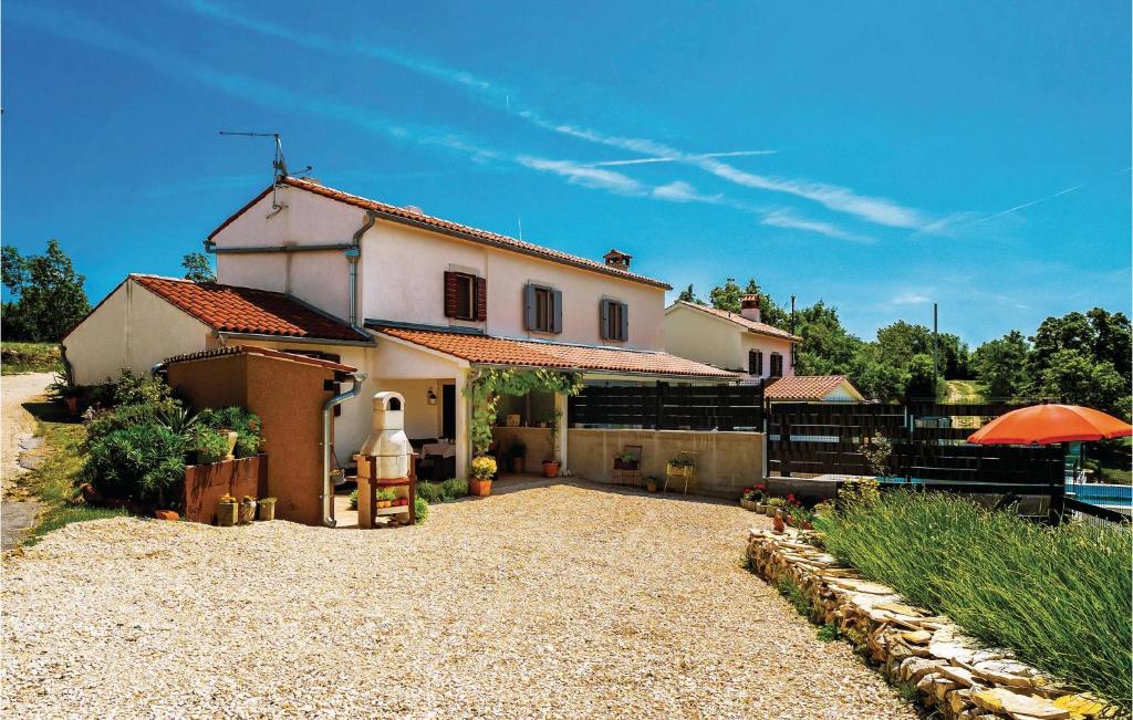 Amazing Home In Bartici With 1 Bedrooms And Wifi