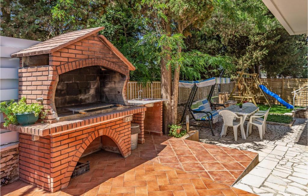 Stunning Home In Medulin With 7 Bedrooms, Wifi And Outdoor Swimming Pool photo 1