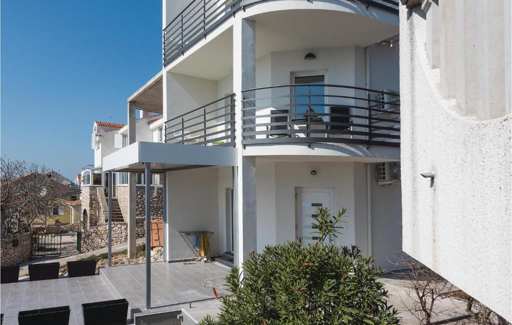 Amazing Apartment In Brodarica With 2 Bedrooms And Wifi photo 4