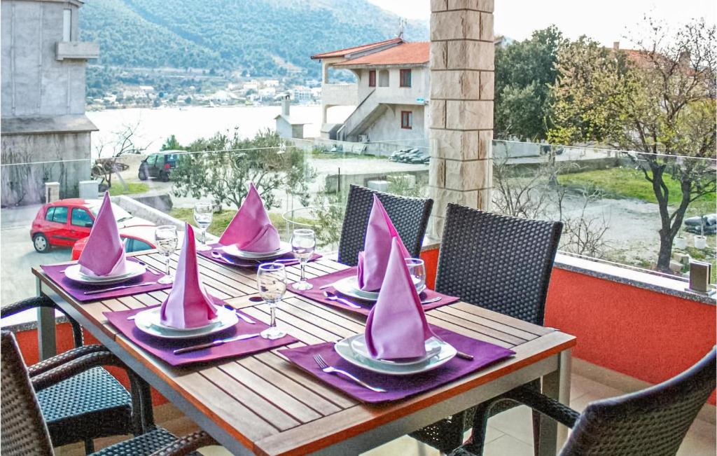 Stunning Apartment In Grebastica With 2 Bedrooms, Jacuzzi And Wifi photo 2