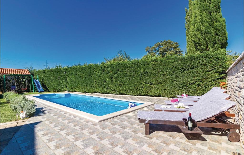 Beautiful Home In Frkeci With 3 Bedrooms, Wifi And Outdoor Swimming Pool photo 2