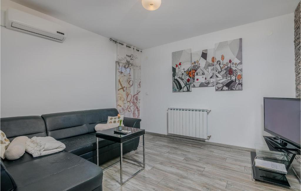 Nice Apartment In Vrbnik With 1 Bedrooms And Wifi photo 4