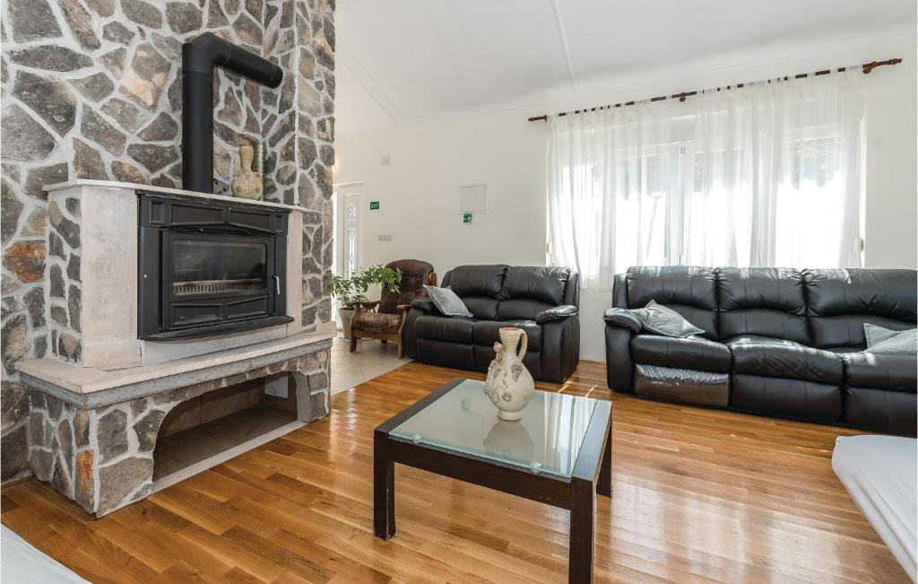 Awesome Home In Sibenik-brodarica With 1 Bedrooms And Wifi photo 2