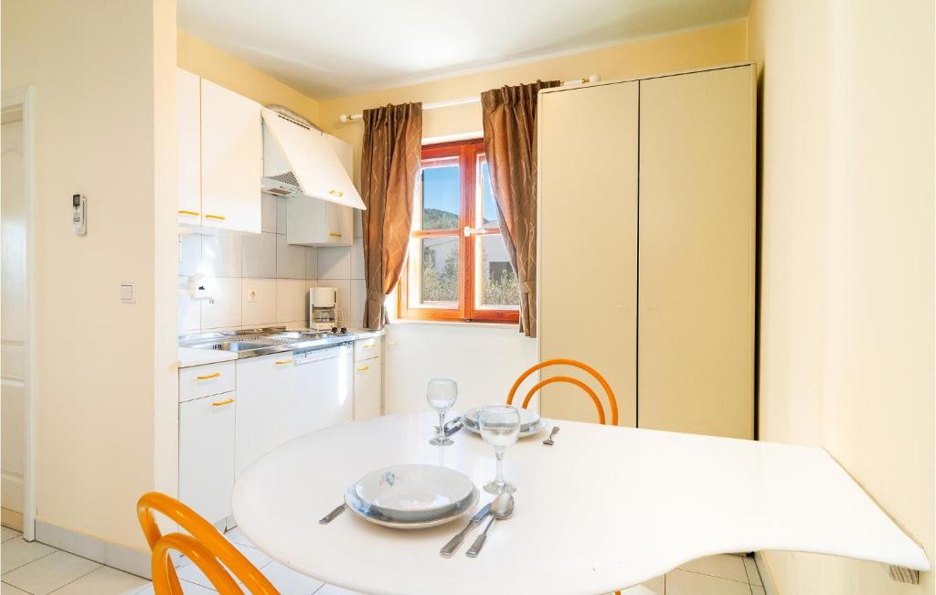 Awesome Apartment In Okrug Donji With Wifi photo 3