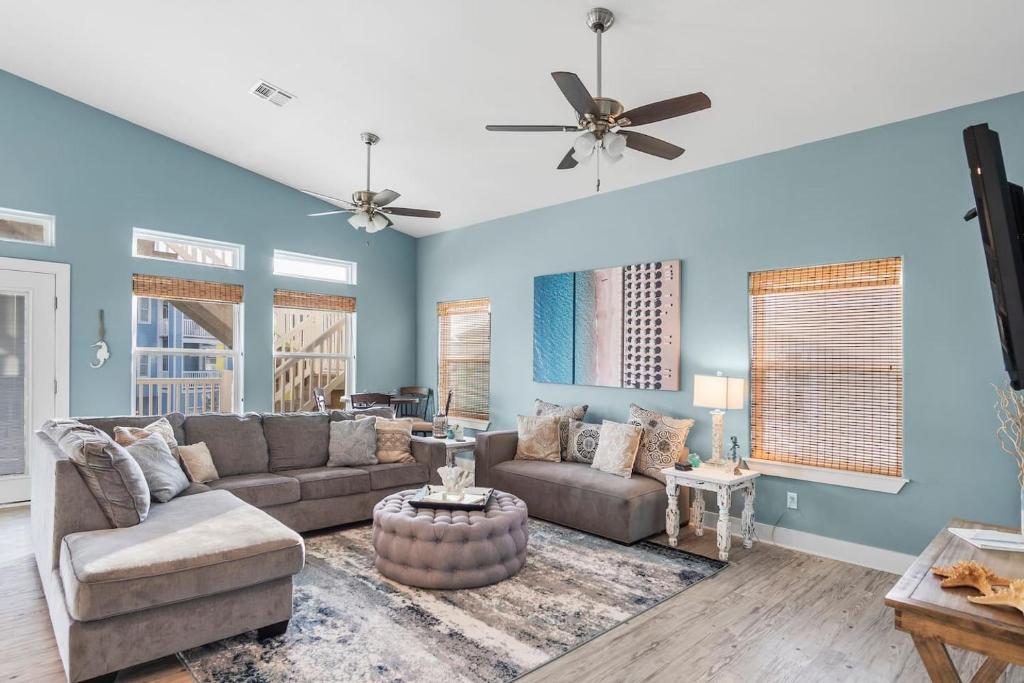 New 5 BDRM W/Pool, Observation Deck Walk to Beach! image