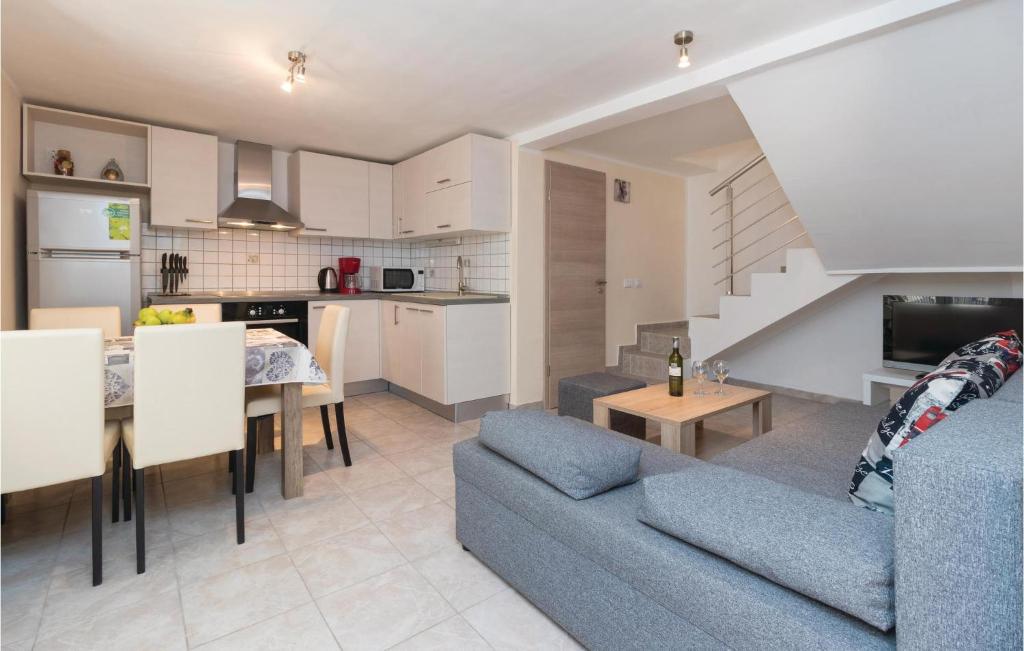 Awesome Home In Zadar With 2 Bedrooms And Wifi
