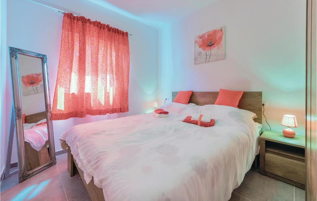 Awesome Apartment In Novigrad With 2 Bedrooms, Wifi And Outdoor Swimming Pool photo 2
