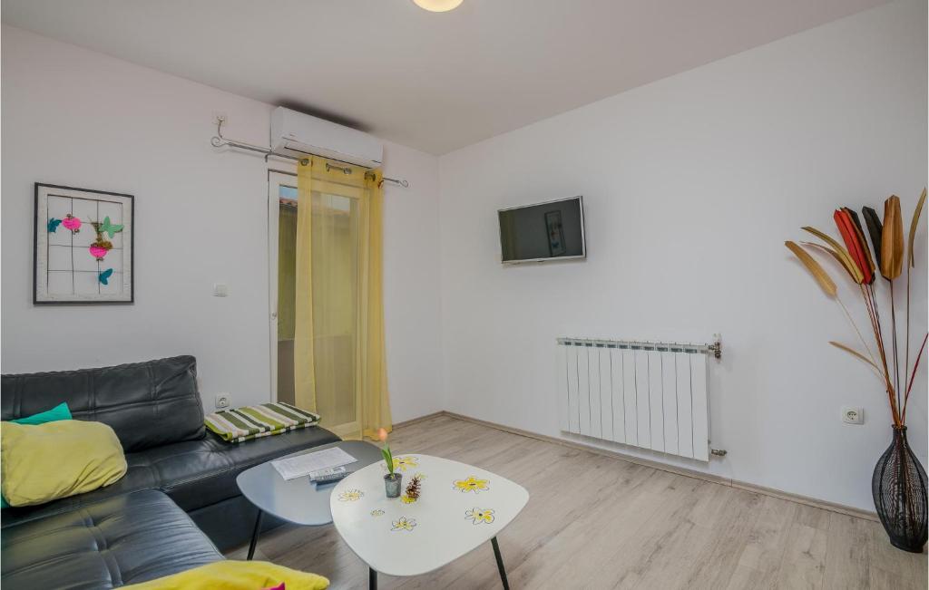 Amazing Apartment In Vrbnik With 1 Bedrooms And Wifi photo 1