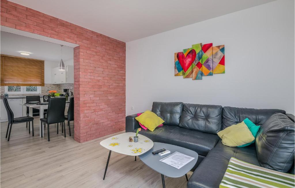 Amazing Apartment In Vrbnik With 1 Bedrooms And Wifi photo 2