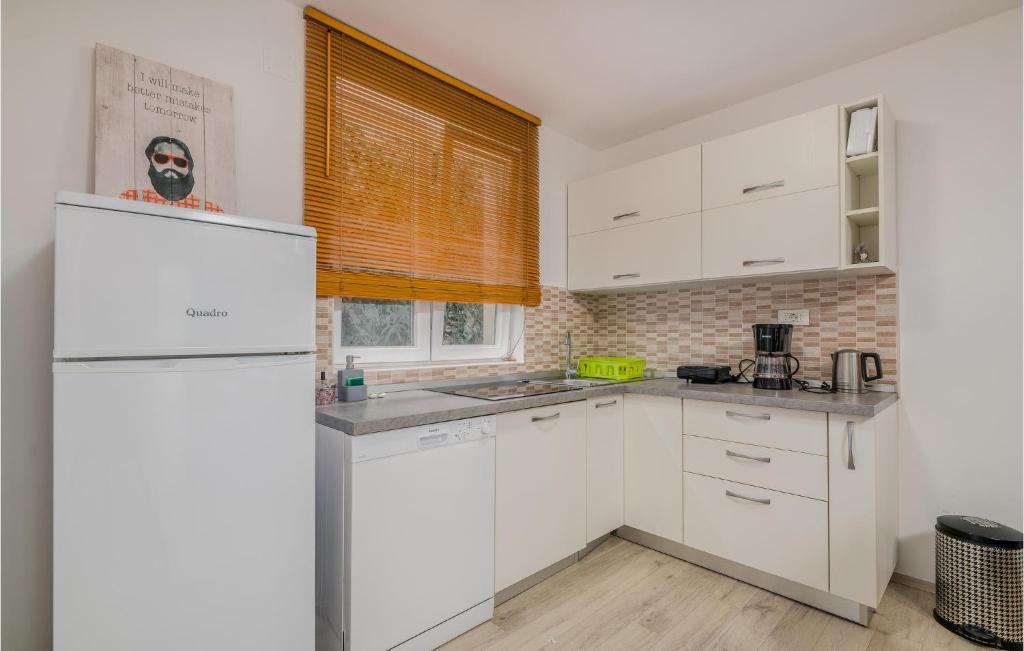 Amazing Apartment In Vrbnik With 1 Bedrooms And Wifi photo 3