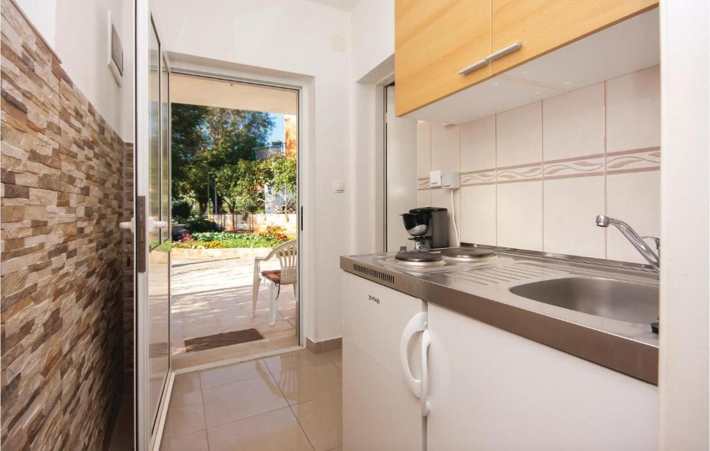 Beautiful Apartment In Raslina With 1 Bedrooms And Wifi photo 3