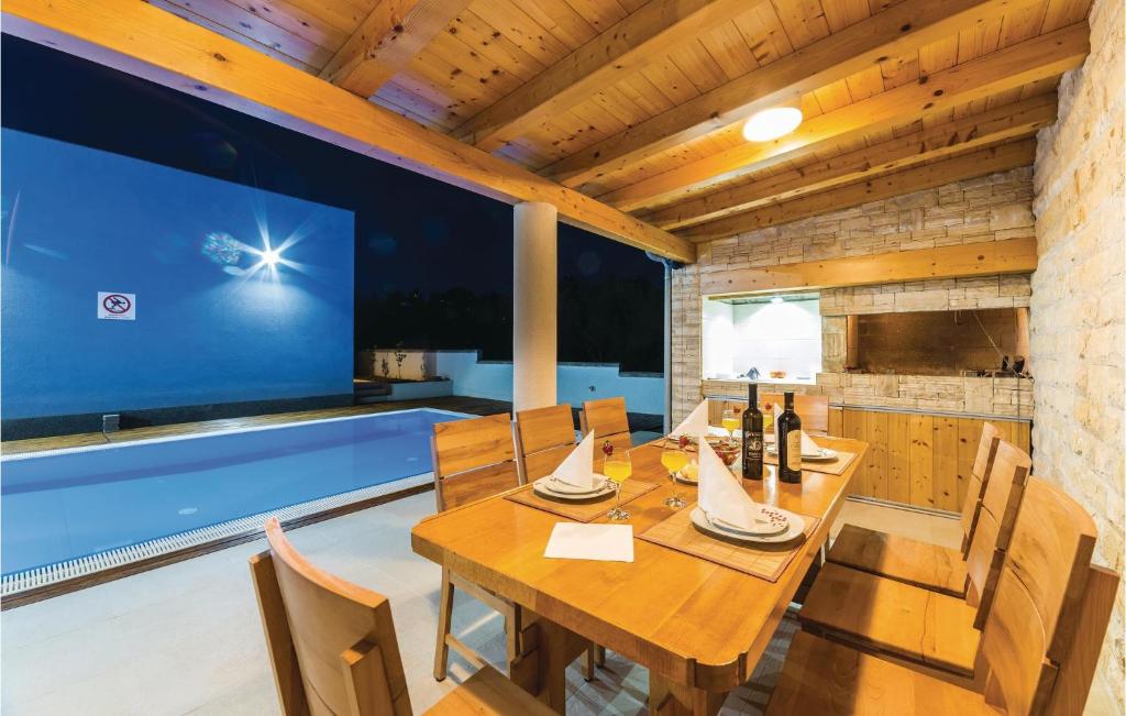 Awesome Apartment In Veli Rat With 2 Bedrooms, Wifi And Outdoor Swimming Pool photo 3