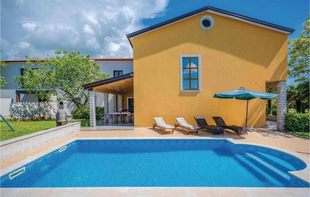 Amazing Home In Zminj With 3 Bedrooms, Wifi And Outdoor Swimming Pool photo 1
