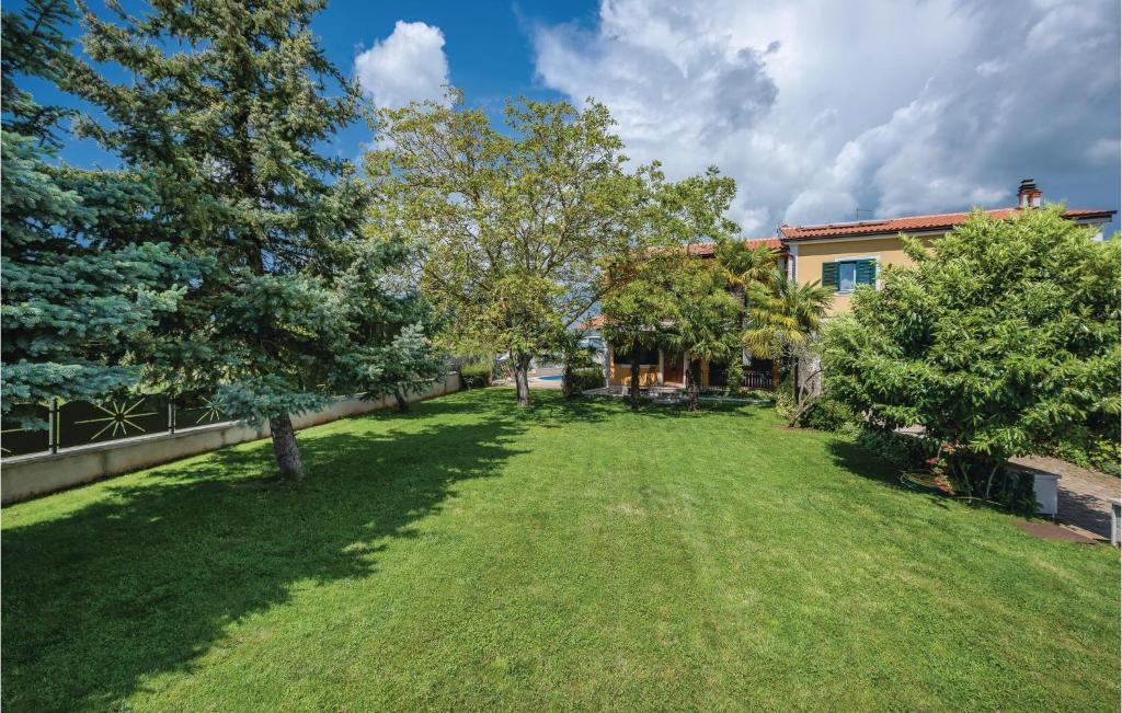 Amazing Home In Zminj With 3 Bedrooms, Wifi And Outdoor Swimming Pool photo 3