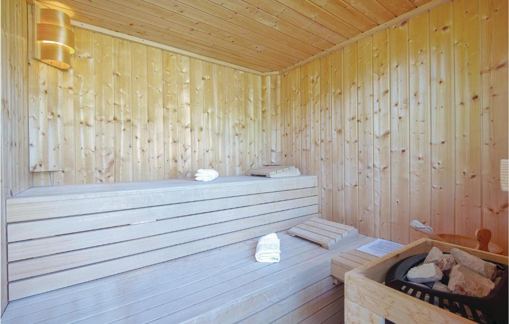 Nice Home In Lopatinec With Jacuzzi, Sauna And Outdoor Swimming Pool photo 1
