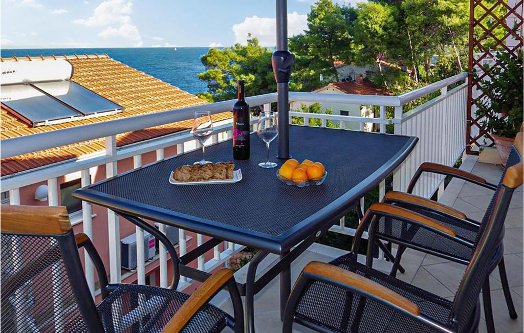 Stunning Apartment In Prigradica With 2 Bedrooms, Wifi And Outdoor Swimming Pool photo 2