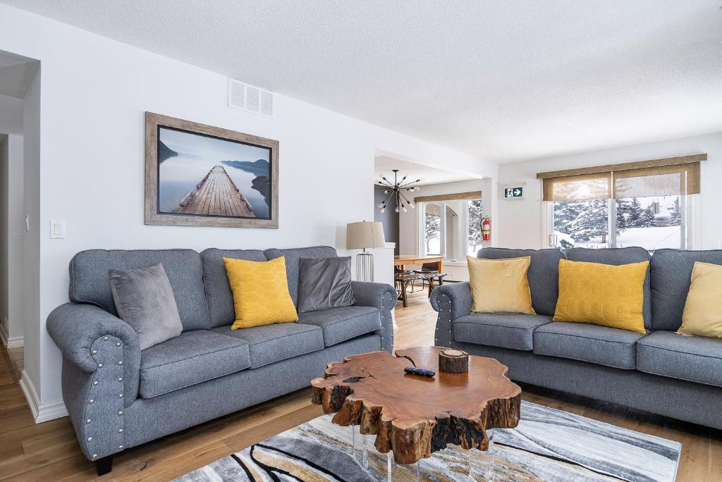 Luxurious Blue Mountain 3BR & 3BTH Walk-in to Village photo 2